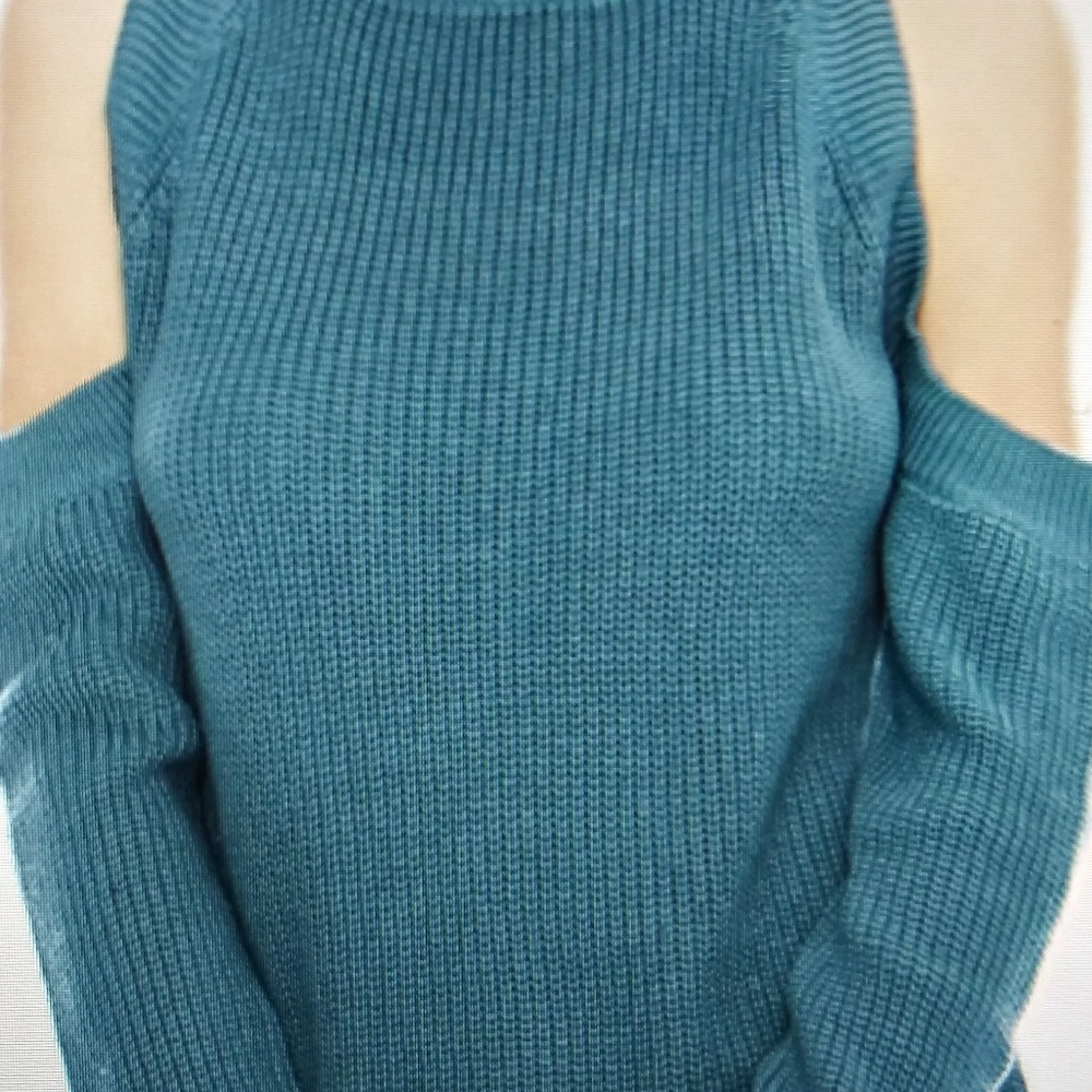 Cold Shoulder Sweater - Picture 6 of 8
